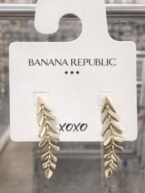 Banana Republic Gold Leaf Drop Earrings